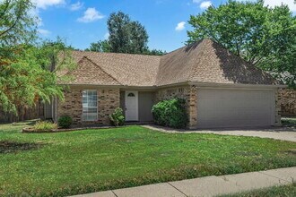 Building Photo - 1708 Woodhollow Dr