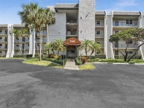 Building Photo - 9340 Lagoon Pl