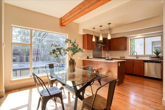 Building Photo - Private 3 bedroom condo with 2 car garage ...
