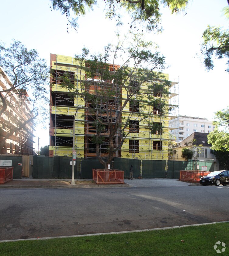 Building Photo - 450-460 N Palm Dr