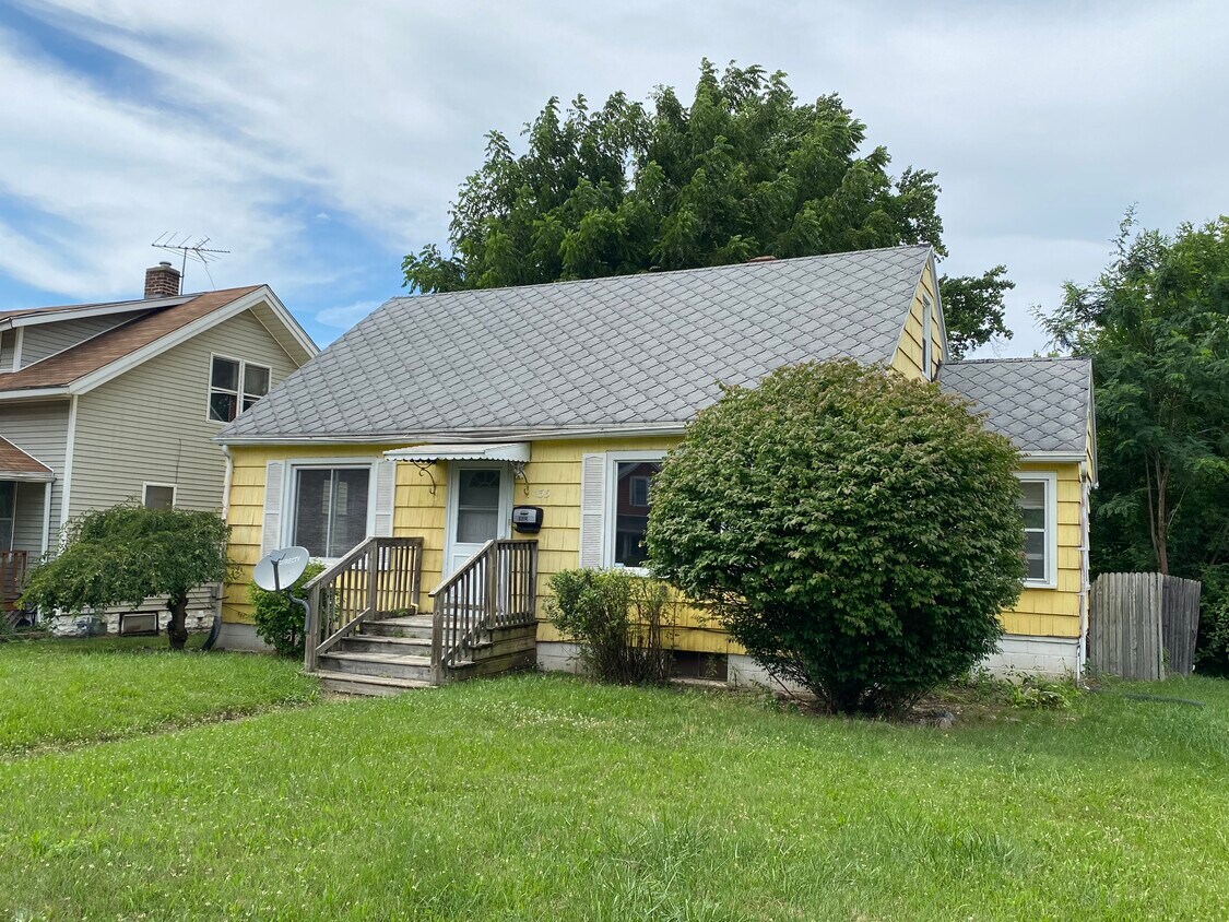 135 E Oakside St, South Bend, IN 46614 House Rental in South Bend, IN