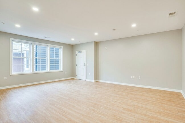 Foto del edificio - 2210 Wisconsin Ave NW