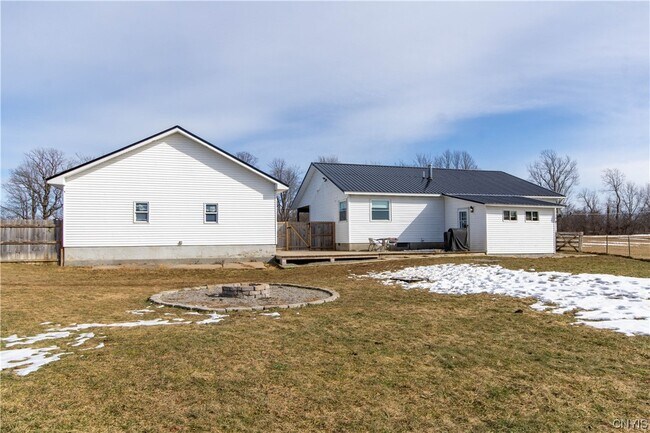 Foto del edificio - 24511 Plank Rd