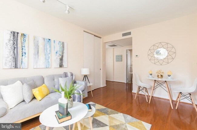 Foto del edificio - 3534 10th St NW