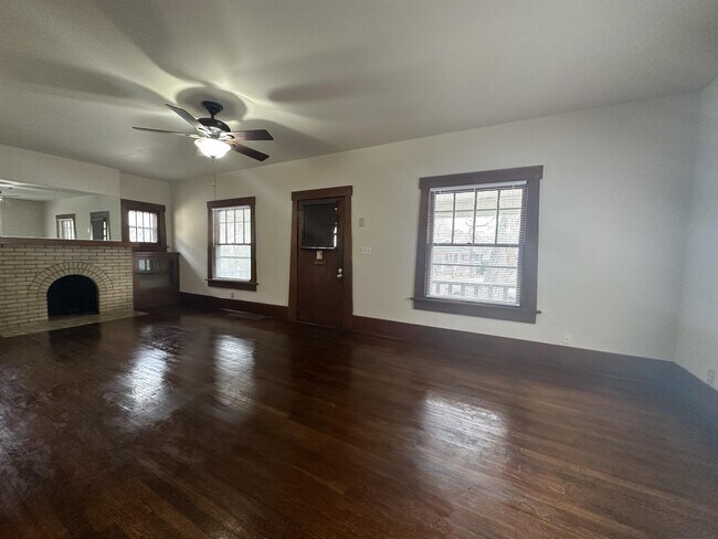 Building Photo - 907 N Faulkner St