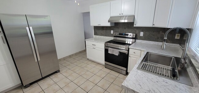 Building Photo - 167 W 37th St