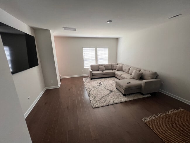 Foto del edificio - Room in Townhome on Memorial Pkwy
