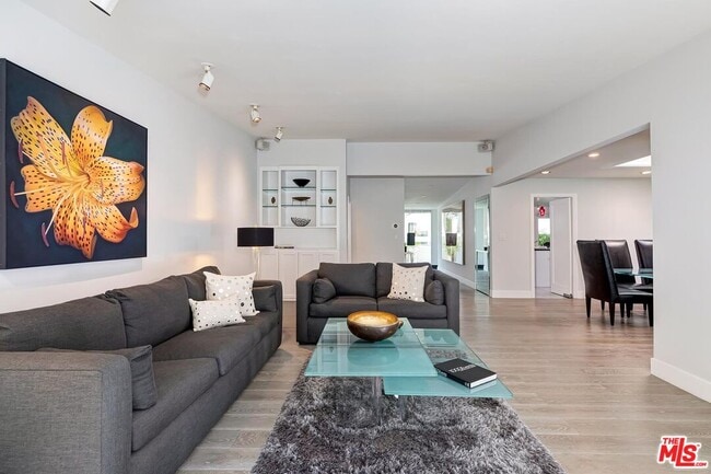 Building Photo - 1514 San Ysidro Dr