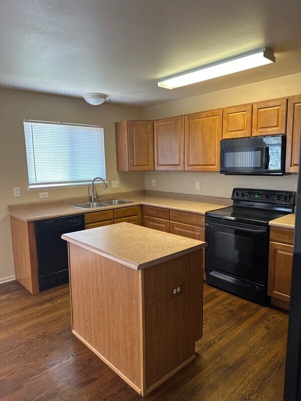 Foto del edificio - 7248 Duryea Dr