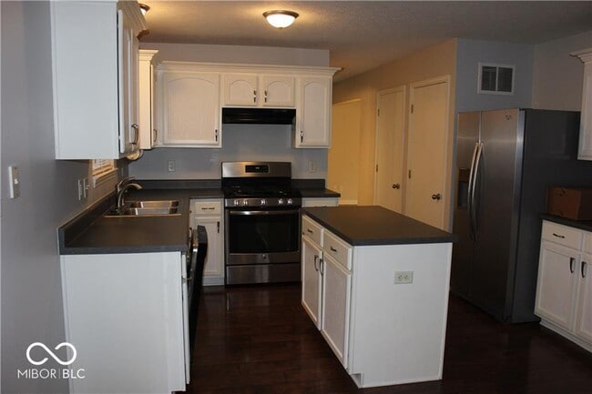 Foto del edificio - 12117 Royalwood Ct