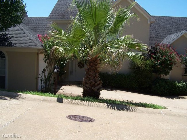 Foto del edificio - 626 Ridge Creek Dr