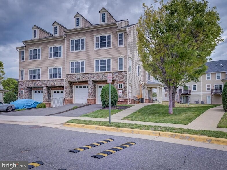 Photo - 2819 Chinkapin Oak Lane Unit