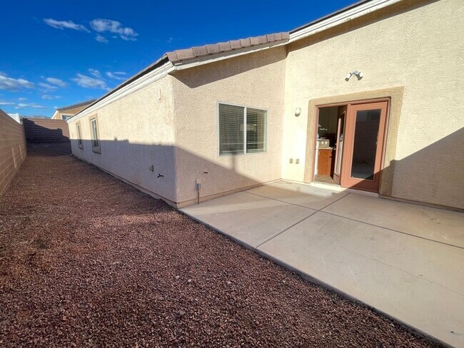 Foto del edificio - Carry Over Showing: This property has been...