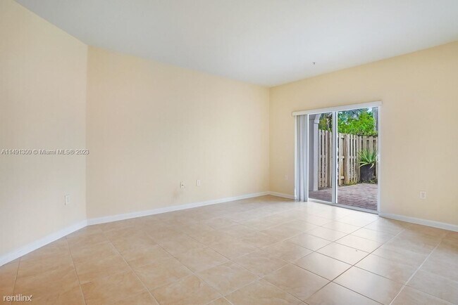 Foto del edificio - 3 br, 2 bath House - 8620 NW 97th Ave Apt 102