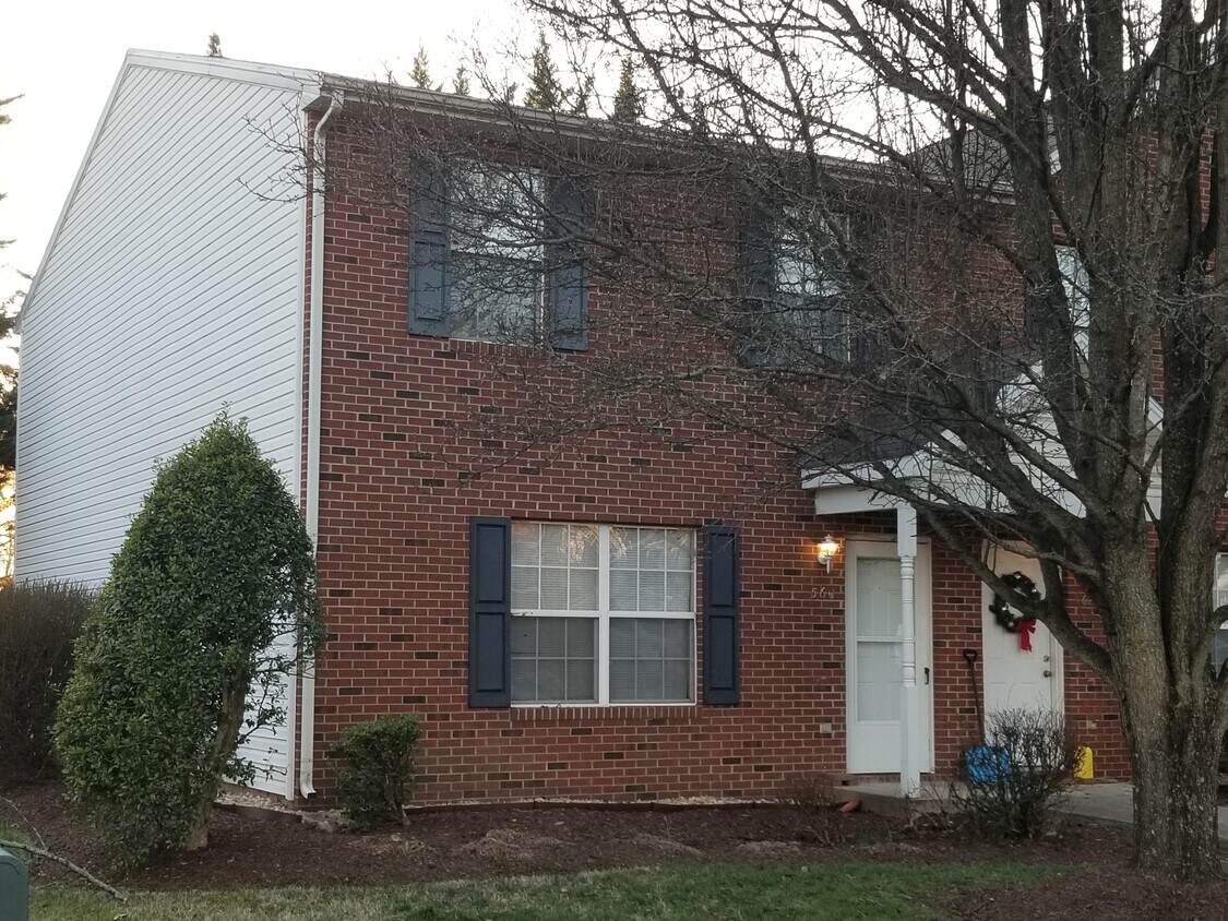 Foto principal - 560 Pheasant Run Cir