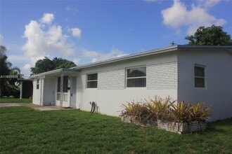 Building Photo - 301 N 70th Ave