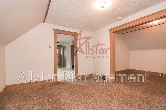 Building Photo - 2203 Tate Ave