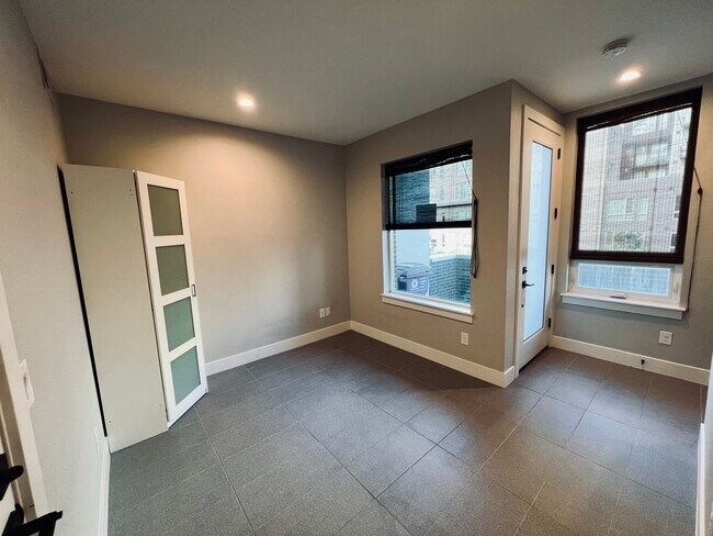 Foto del edificio - 1581 Grove St