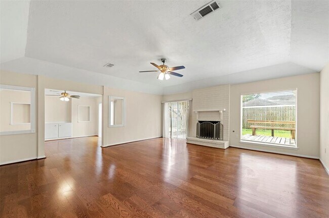 Foto del edificio - 10327 Greencreek Dr
