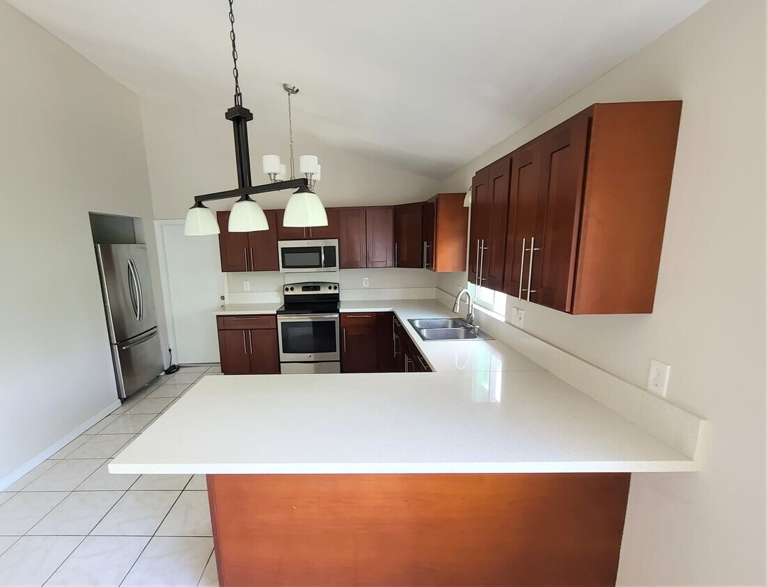 Primary Photo - 2 bed, 2 bath, 10 minute walk from everything