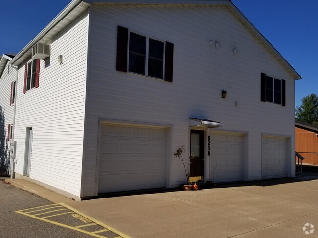 Building Photo - 625 Brooks Pl