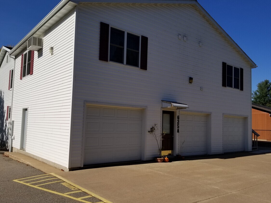Foto principal - 625 Brooks Pl