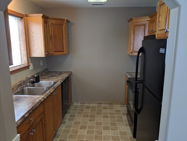 Building Photo - 2 Bed 1 Bath Delmar Condo in Sugar City!
