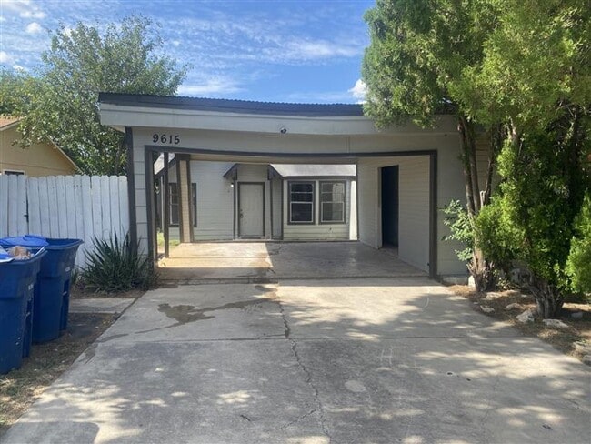 Building Photo - Large 2/2 duplex with a 2 car carport