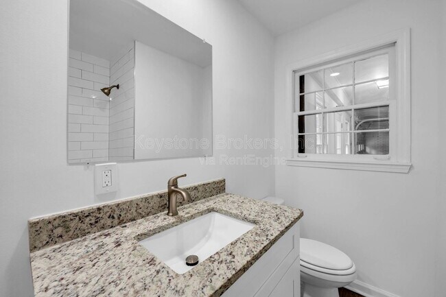 Foto del edificio - 1586 Kings Rd