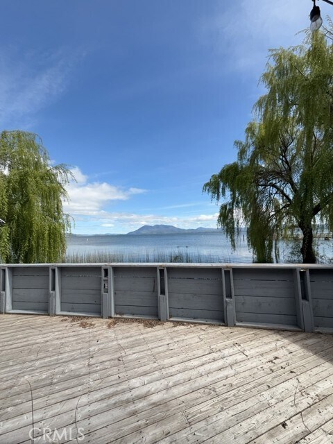 Foto del edificio - 3230 Lakeshore Blvd