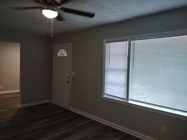 Foto del edificio - 3465 Matilda Ln