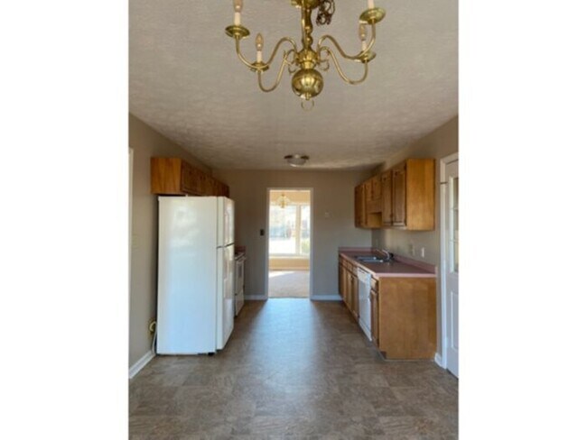 Building Photo - 202 Laketree Boulevard, Spring Lake, Nc 28390