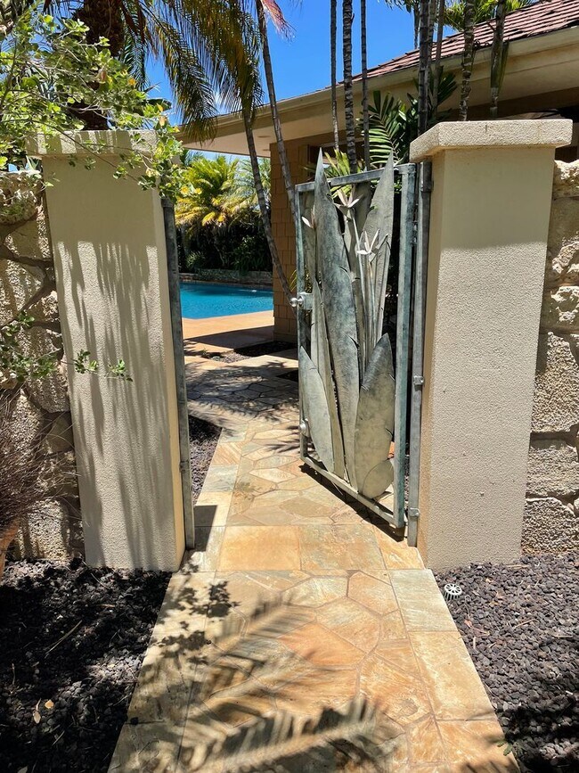 Foto del edificio - SOUTH MAUI BEAUTIFUL HOME WITH POOL IN MOANA ESTATES --