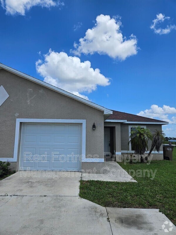 Building Photo - 717 Nicholas Pkwy W