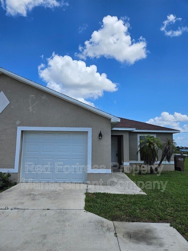 Photo - 717 Nicholas Parkway W
