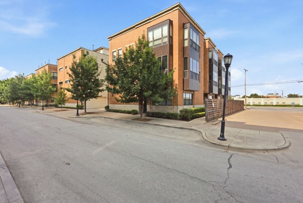 Building Photo - 1114 S Adams St