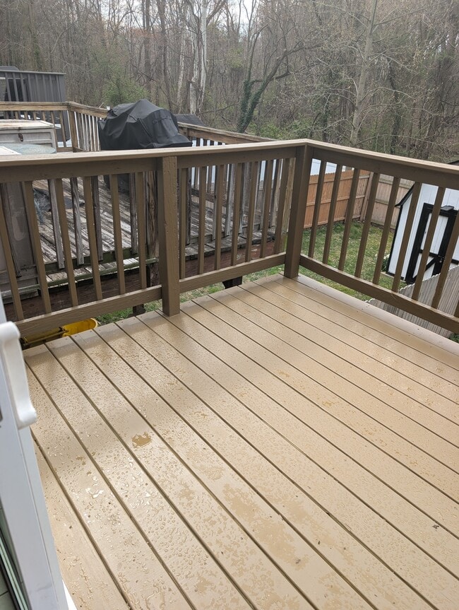 Renovated Deck - 1109 Holmespun Dr