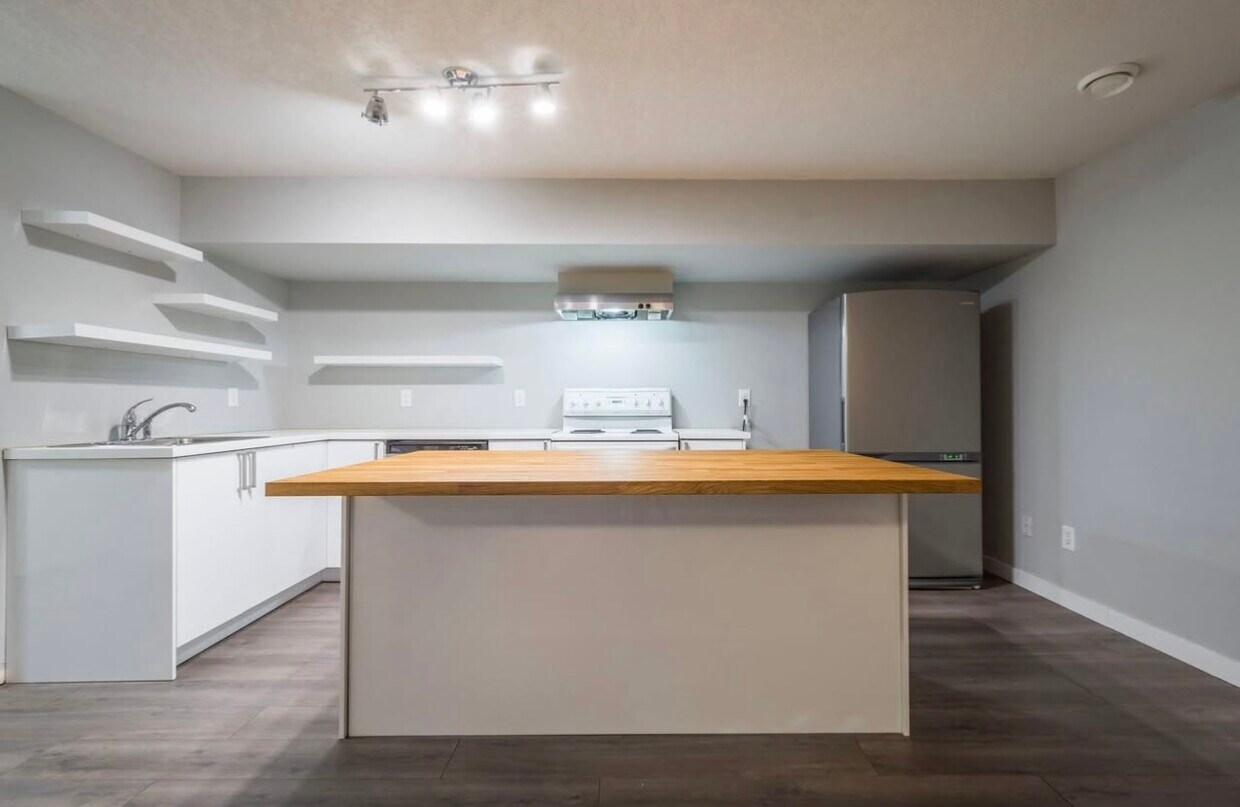 Photo principale - 9840 79 St NW