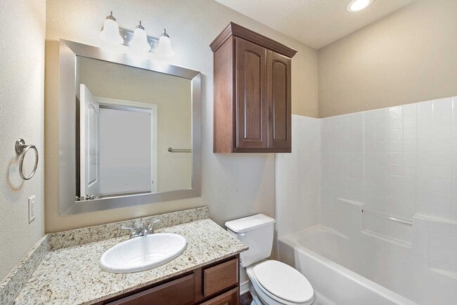Building Photo - August 2026 Move In! 3 Bed, 3.5 Bath Condo in Great Community!