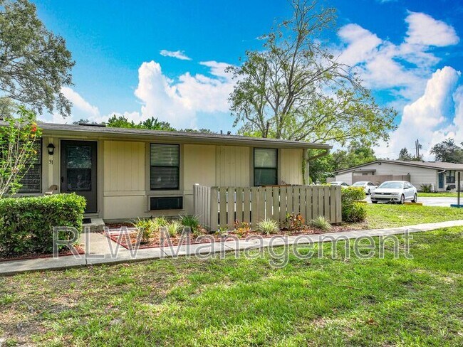 Foto del edificio - 611 Mt Homer Rd