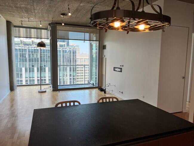 Foto del edificio - 600 N Fairbanks Ct