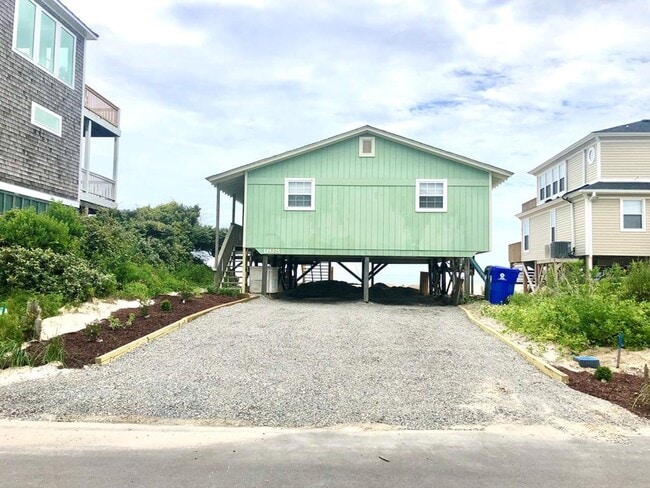 Building Photo - OFF SEASON Oceanfront Rental
