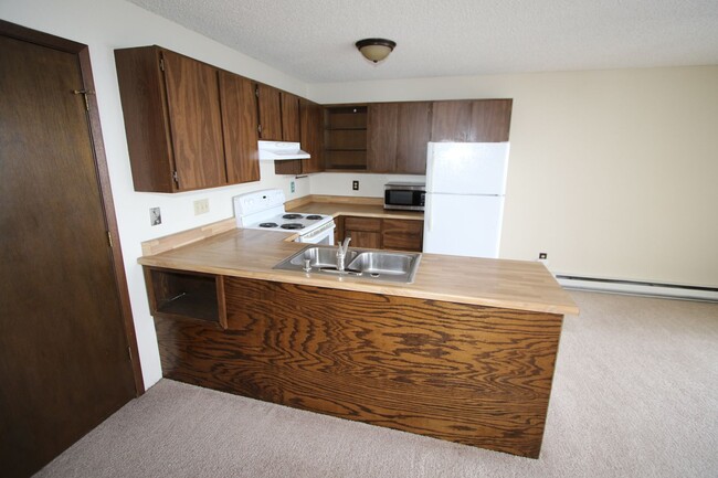 Building Photo - 2 Bedroom Condo!