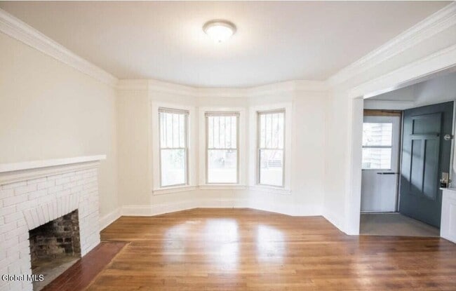 Building Photo - 2 Woodrow Ct