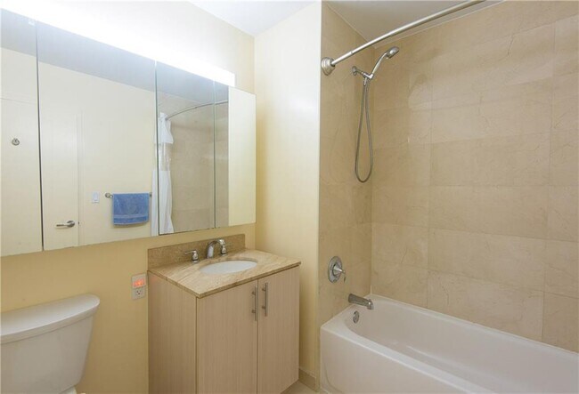 Building Photo - 50 Oceana Dr W