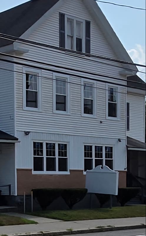 Building Photo - 758 Main St