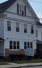 Building Photo - 762 Main St