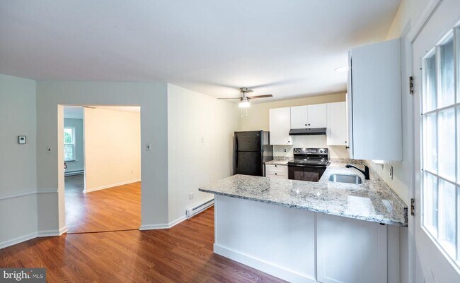 Foto del edificio - 170 Weedon Ct
