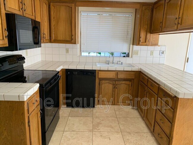 Foto del edificio - 4845 W Cypress Ave