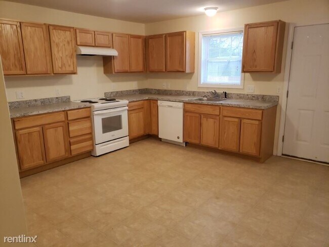 Foto del edificio - 3 br, 1.5 bath Townhome - 2684 Main St